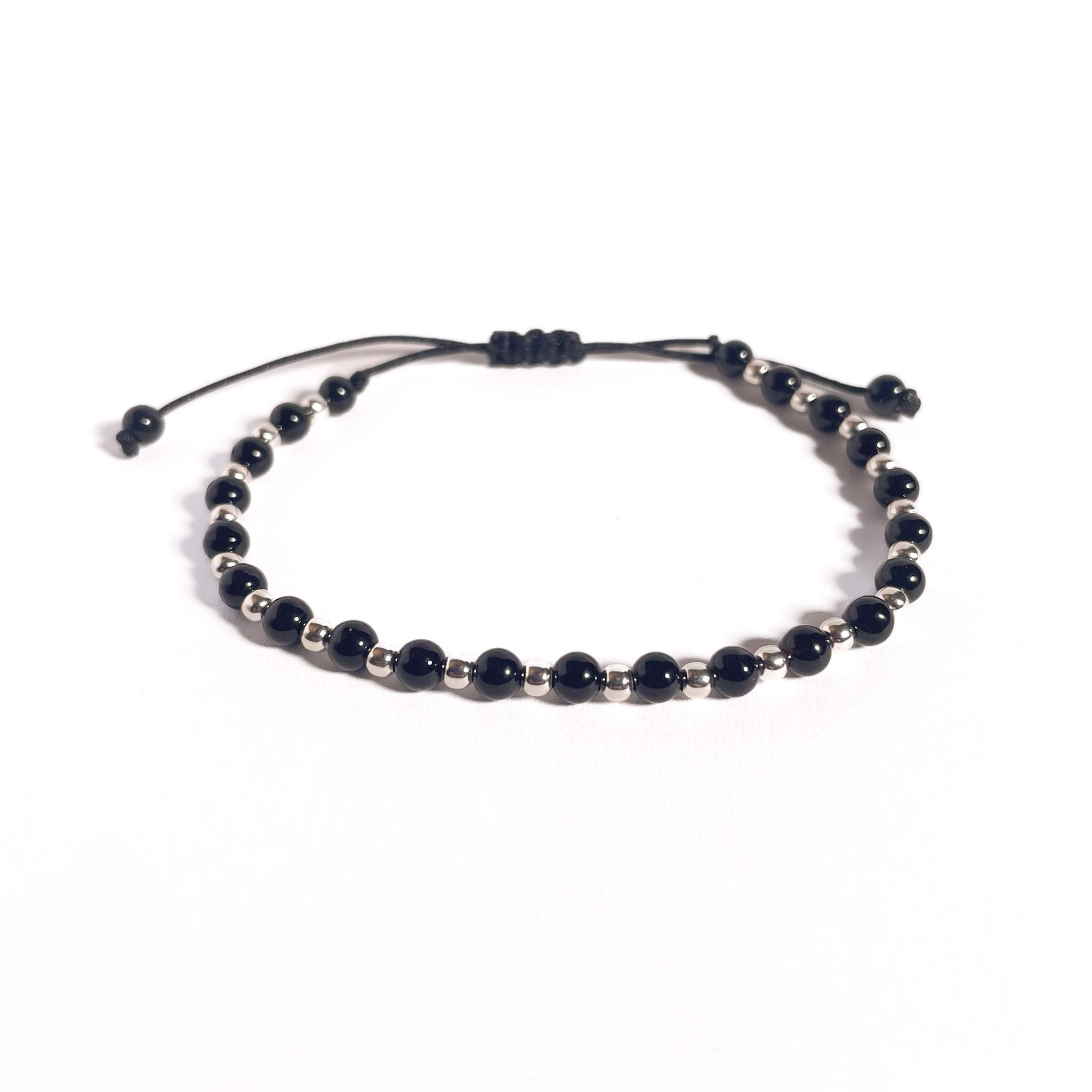 Brățară Onix 4 mm cu bile din argint 925 de 3 mm pe șnur reglabil negru